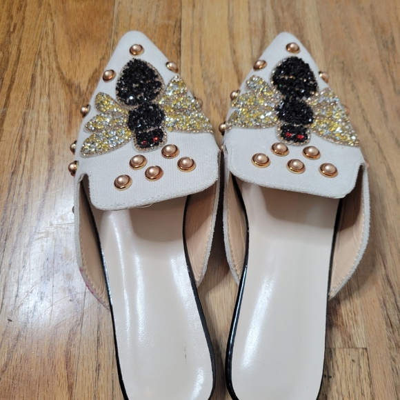 Euro Beaded White Mules with Bee Design On Velvet Size 38 Or Size 7 1/2 Shoes - Picture 3 of 8